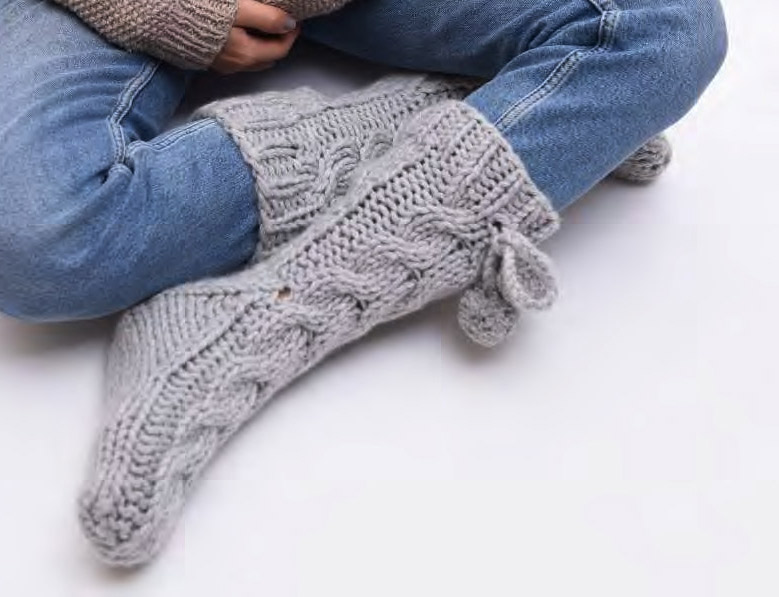 Cabled socks pattern